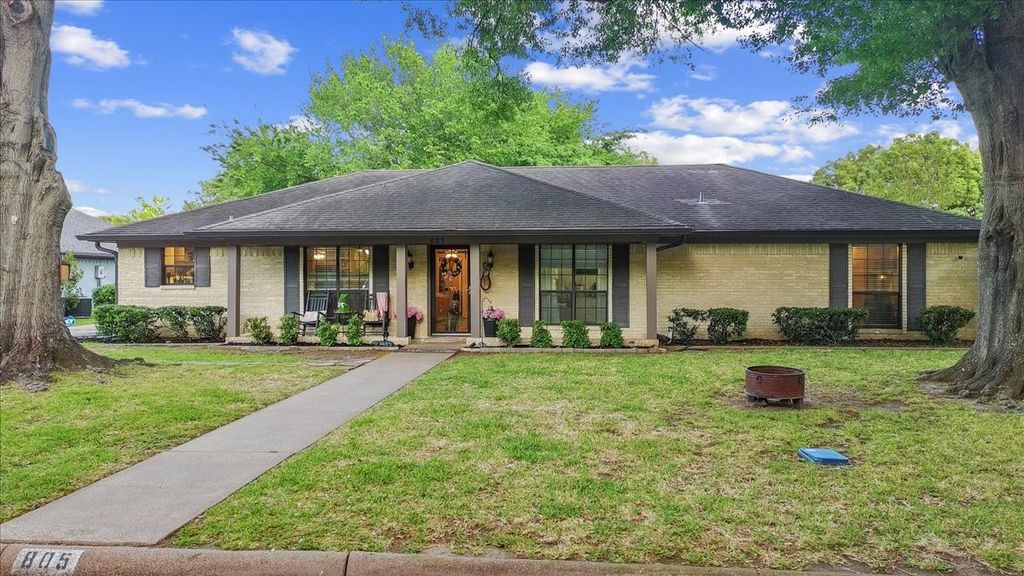 805 Imperial Lane, Corsicana, TX 75110