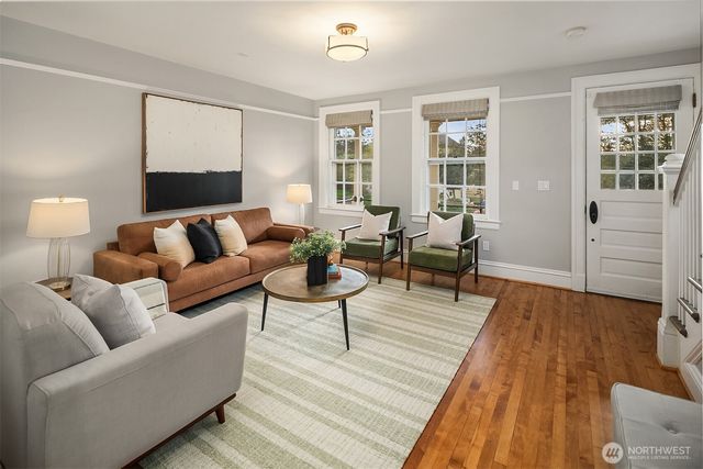 4422 Montana Circle W, Seattle, WA 98199