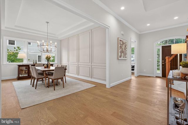 906 FREDERICK ST SW, Vienna, VA 22180