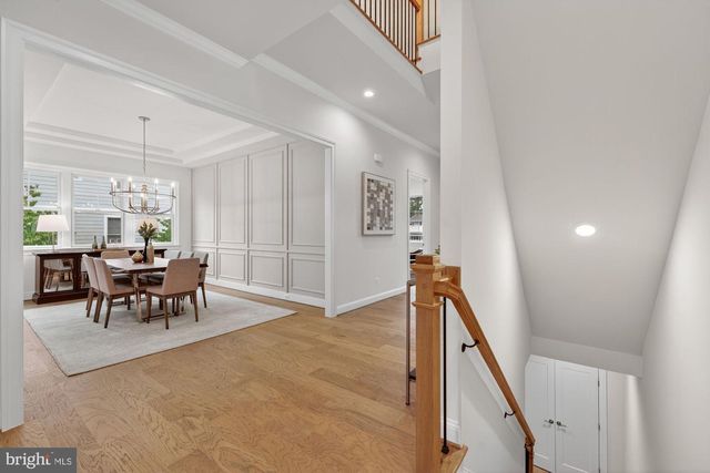 906 FREDERICK ST SW, Vienna, VA 22180