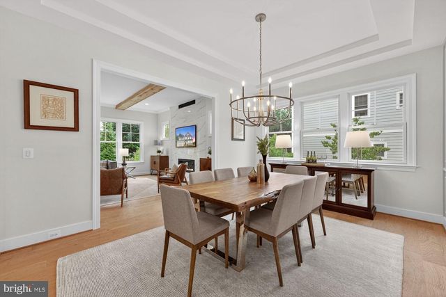 906 FREDERICK ST SW, Vienna, VA 22180