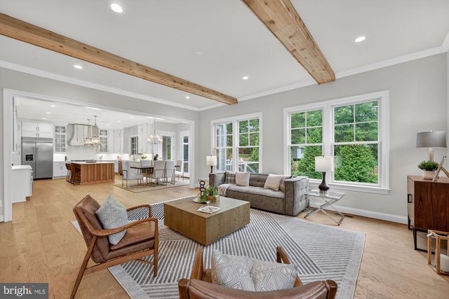 906 FREDERICK ST SW, Vienna, VA 22180