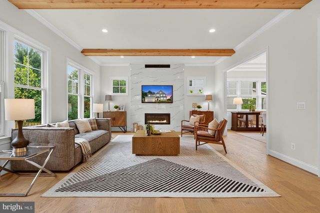 906 FREDERICK ST SW, Vienna, VA 22180