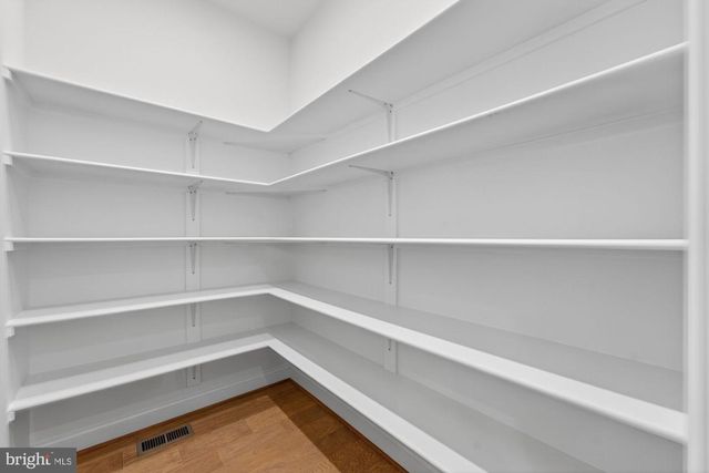 906 FREDERICK ST SW, Vienna, VA 22180