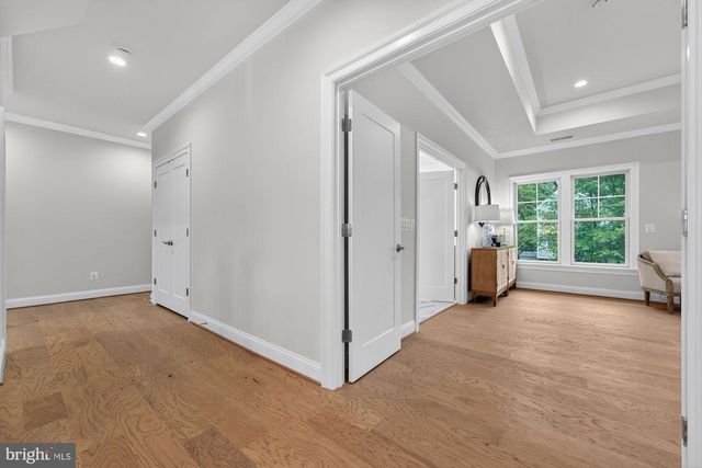 906 FREDERICK ST SW, Vienna, VA 22180