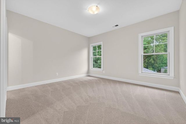 906 FREDERICK ST SW, Vienna, VA 22180