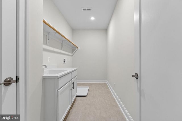 906 FREDERICK ST SW, Vienna, VA 22180