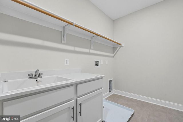 906 FREDERICK ST SW, Vienna, VA 22180