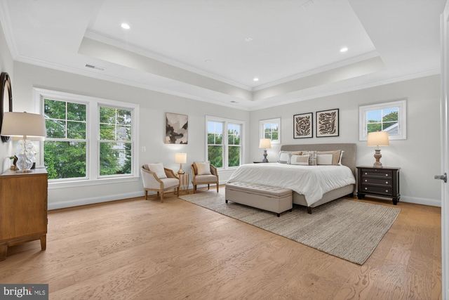 906 FREDERICK ST SW, Vienna, VA 22180