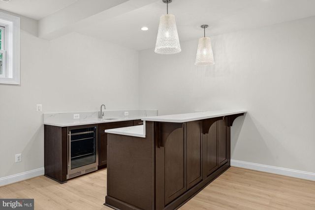 906 FREDERICK ST SW, Vienna, VA 22180