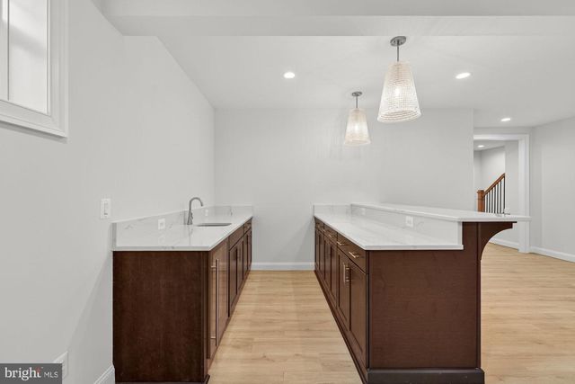 906 FREDERICK ST SW, Vienna, VA 22180