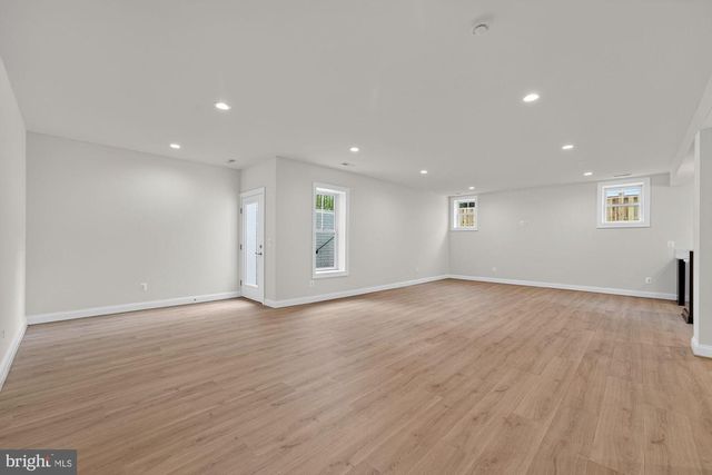 906 FREDERICK ST SW, Vienna, VA 22180