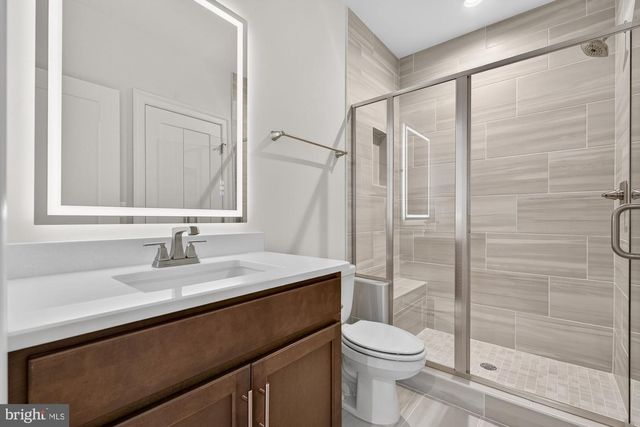 906 FREDERICK ST SW, Vienna, VA 22180