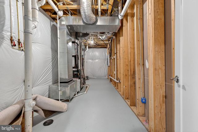 906 FREDERICK ST SW, Vienna, VA 22180