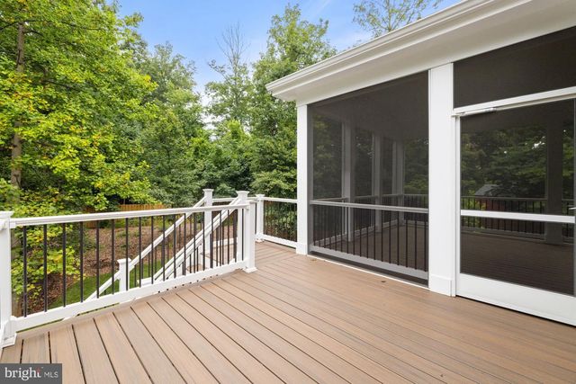 906 FREDERICK ST SW, Vienna, VA 22180