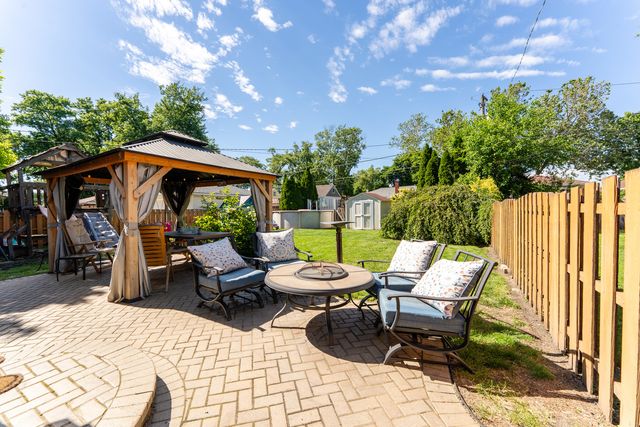 9024 30th Street, Brookfield, IL 60513