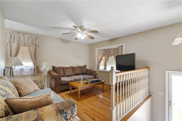 1406 N Osage Trail, Independence, MO 64058