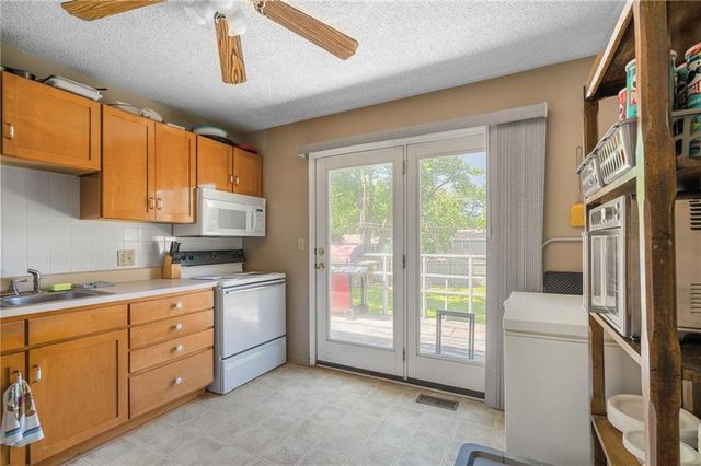 1406 N Osage Trail, Independence, MO 64058