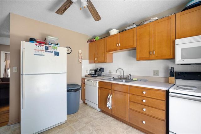 1406 N Osage Trail, Independence, MO 64058