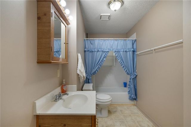 1406 N Osage Trail, Independence, MO 64058