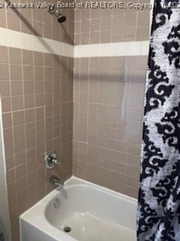 1501 15th A&B Street, Nitro, WV 25143