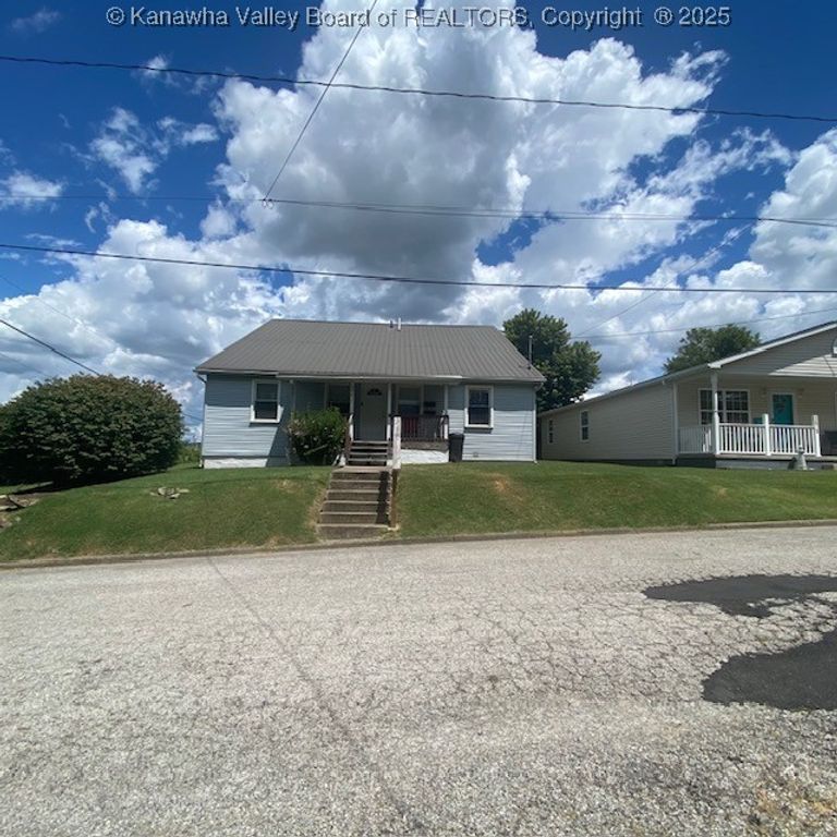 1501 15th A&B Street, Nitro, WV 25143