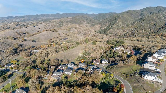 531 Tehuacan Rd, Ukiah, CA 95482