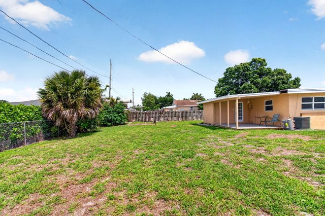 1537 E Breezy Lane, Plantation Mobile Home Park, West Palm Beach, FL 33417