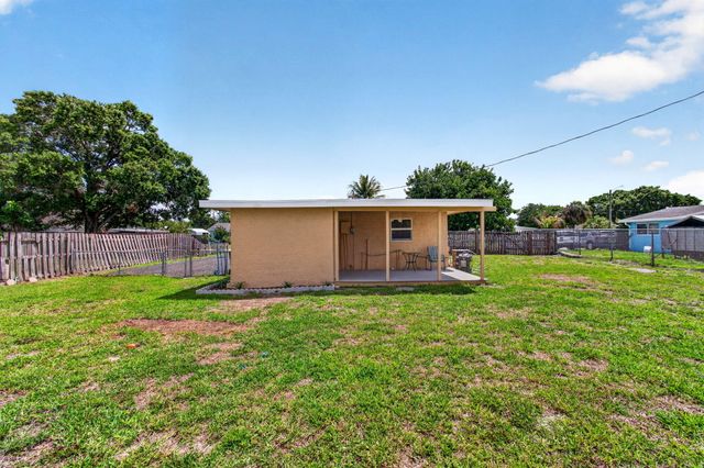 1537 E Breezy Lane, Plantation Mobile Home Park, West Palm Beach, FL 33417