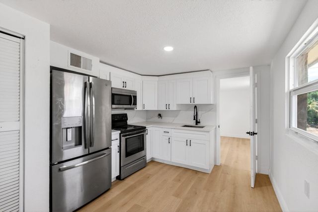 1537 E Breezy Lane, Plantation Mobile Home Park, West Palm Beach, FL 33417