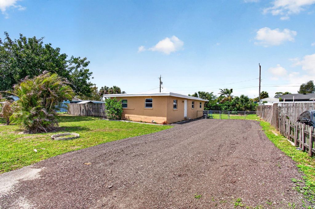 1537 E Breezy Lane, Plantation Mobile Home Park, West Palm Beach, FL 33417