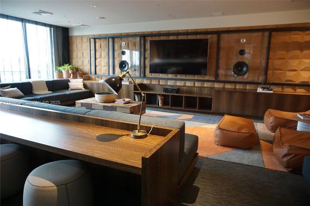 121 NE 34th St 2406A, Miami, FL 33137