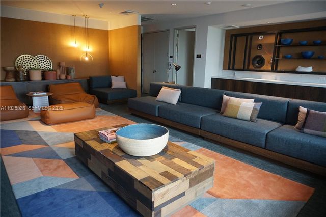 121 NE 34th St 2406A, Miami, FL 33137