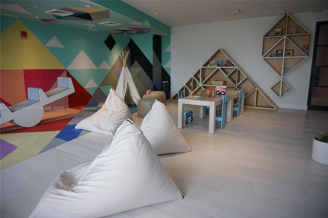 121 NE 34th St 2406A, Miami, FL 33137