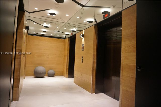 121 NE 34th St 2406A, Miami, FL 33137