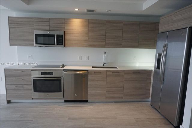 121 NE 34th St 2406A, Miami, FL 33137