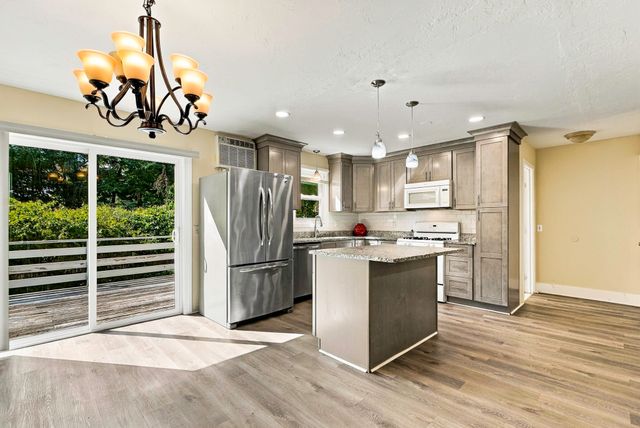 59 N Quinsigamond Ave 59, Shrewsbury, MA 01545