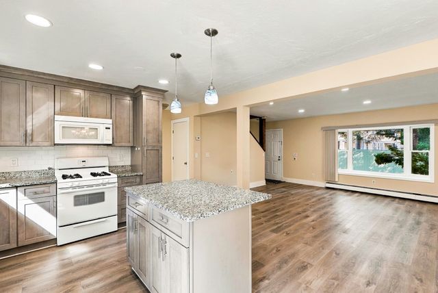59 N Quinsigamond Ave 59, Shrewsbury, MA 01545