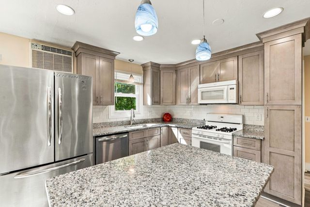 59 N Quinsigamond Ave 59, Shrewsbury, MA 01545
