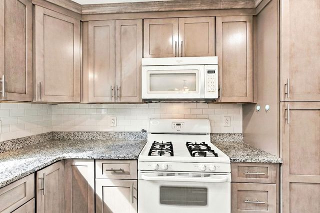 59 N Quinsigamond Ave 59, Shrewsbury, MA 01545