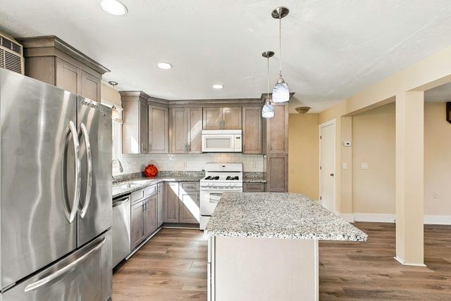 59 N Quinsigamond Ave 59, Shrewsbury, MA 01545