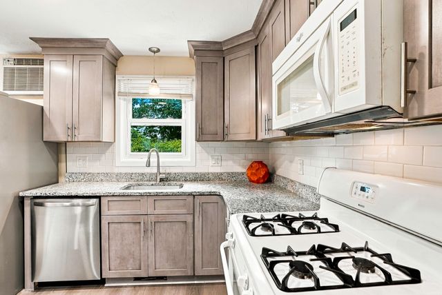 59 N Quinsigamond Ave 59, Shrewsbury, MA 01545