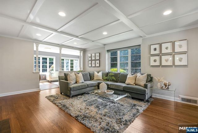 424 Braeburn Road, Ho-ho-kus, NJ 07423