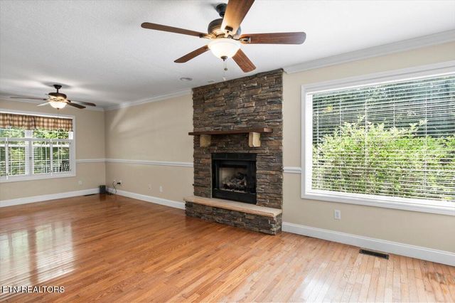 440 Indian Hills Rd, Oneida, TN 37841