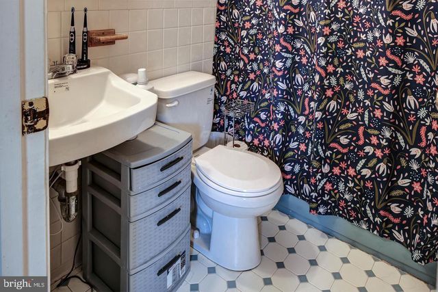 7758 LAKECREST DR, Greenbelt, MD 20770