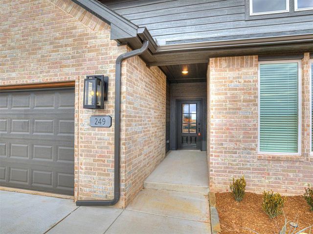 249 Sage Brush Way, Edmond, OK 73025