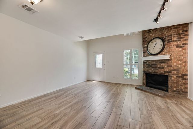 28 Abbey Road, Euless, TX 76039