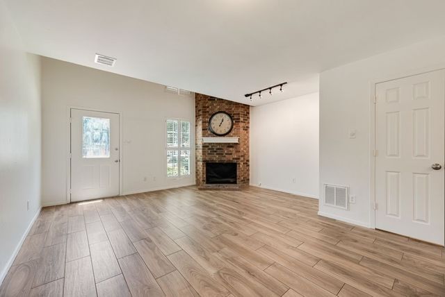 28 Abbey Road, Euless, TX 76039