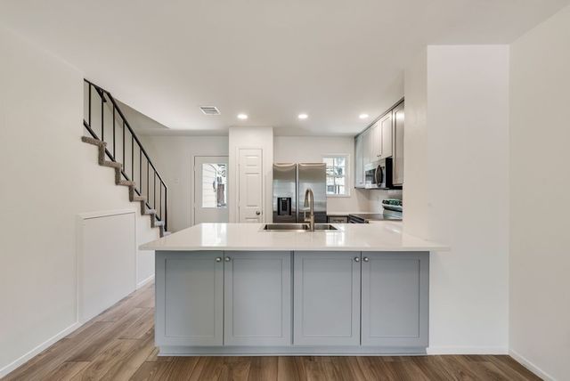 28 Abbey Road, Euless, TX 76039