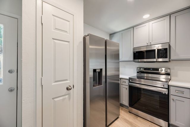 28 Abbey Road, Euless, TX 76039